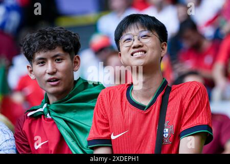 Dortmund, Deutschland. Juni 2024. Dortmund, 22. Juni 2024: Fans Portugals beim Fußball-Spiel der UEFA EURO 2024 Deutschland Gruppe F zwischen Turkiye und Portugal im BVB Stadion Dortmund in Dortmund. (Daniela Porcelli/SPP) Credit: SPP Sport Press Photo. /Alamy Live News Stockfoto