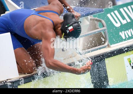 Sara Curtis (ITA) wurde bei den 50 Schmetterlingsfrauen bei der 60. Settecolli International Swimming Qualification gesehen. Stockfoto