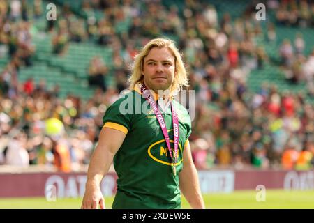 London, Großbritannien. Juni 2024. London, England, Samstag, 22. Juni 2024: FAF de Klerk (Südafrika 9 – Canon Eagles) feiert den Sieg des Qatar Airways Cup-Spiels zwischen Südafrika und Wales im Twickenham Stadium in London, England am Samstag, den 22. Juni 2024. (Claire Jeffrey/SPP) Credit: SPP Sport Press Photo. /Alamy Live News Stockfoto