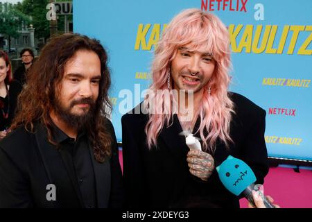 Bill Kaulitz und Tom Kaulitz bei der Premiere der Reality-Serie Kaulitz & Kaulitz (Netflix) im Delphi-Kino in Berlin am 21. Juni 2024 Stockfoto