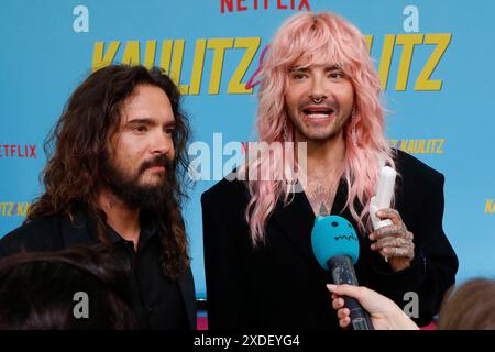 Bill Kaulitz und Tom Kaulitz bei der Premiere der Reality-Serie Kaulitz & Kaulitz (Netflix) im Delphi-Kino in Berlin am 21. Juni 2024 Stockfoto