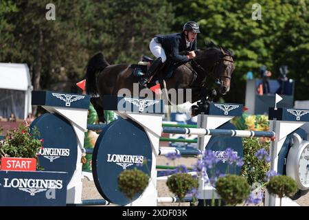 Paris, Frankreich. Juni 2024. Michael Pender aus Irland mit HHS Fortune während des Springturniers Prix Eluxtravel beim Longines Paris Eiffel Jumping am 22. Juni 2024 in Paris, Frankreich (Foto: Maxime David Credit: MXIMD Pictures/Alamy Live News) Stockfoto