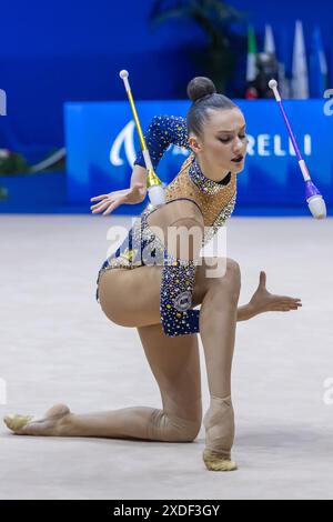 HARNASKO Alina (BLR) während der FIG Rhythmic Gymnastics World Cup, am 22. Juni 2024 beim Unipol Forum, Mailand, während Rhythmic Gymnastic - World Cup 2024 - Einzelband und Vereine, Gymnastik in Assago, Italien, 22. Juni 2024 Stockfoto