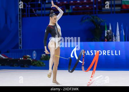 HARNASKO Alina (BLR) während der FIG Rhythmic Gymnastics World Cup, am 22. Juni 2024 beim Unipol Forum, Mailand, während Rhythmic Gymnastic - World Cup 2024 - Einzelband und Vereine, Gymnastik in Assago, Italien, 22. Juni 2024 Stockfoto