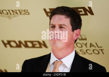 Trainer Harry Charlton After Hand of God, der von William Buick geritten wurde, gewann die Golden Gates Stakes am fünften Tag der Royal Ascot auf der Ascot Racecourse in Berkshire. Bilddatum: Samstag, 22. Juni 2024. Stockfoto