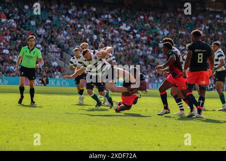 London, Großbritannien. Juni 2024. London, England, Samstag, 22. Juni 2024: Jonny May (11 Barbaren - Gloucester Rugby/England) trägt den Ball während des Killik Cup Spiels zwischen Barbaren und Fidschi im Twickenham Stadium in London, England am Samstag, den 22. Juni 2024. (Claire Jeffrey/SPP) Credit: SPP Sport Press Photo. /Alamy Live News Stockfoto