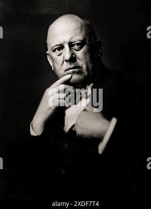 1935 c. , GROSSBRITANNIEN : der britische ALEISTER CROWLEY ( in Edward Alexander Crowley , 1875 - 1947 ) , Satanist , Okkultist , Philosoph , Mystiker , Okkultist Dichter , Reisende und Schriftsteller . Unbekannter Fotograf. - LETTERATURA - LITERATUR - LETTERATO - POETA - POESIA - POETRY - SATANISTA - SATANISMO - OCCULTISMO - OCCULTISTA - OCCULTO - ECCENTRICO - EXCENTRIC - SCRITTORE - LETTERATURA - LITERATUR - LETTERATO - POETA - POESIA - POETRY - OCCULTISMO - OCCULTISTA - OCCULTISTA - PARANORMALE - TEOSOFIA - THEOSOPHIE - FILOSOFIA - PHILOSOPHIE - PHILOSOPH - FILOSOFO - BUDDHA - BUDDIS Stockfoto