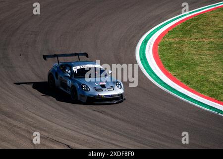 Imola, Italien. Juni 2024. Gioga, Fahrer des Bellspeed Teams, tritt beim freien Training des Porsche Sprint Challenge Suisse GT3 Cup auf der Enzo e Dino Ferrari International Racetrack an. Quelle: SOPA Images Limited/Alamy Live News Stockfoto