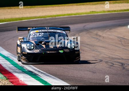 Imola, Italien. Juni 2024. Dinkeldein Patrick, Fahrer des Protonenteams, tritt beim freien Training der Porsche Sprint Challenge Suisse Open GT auf der Enzo e Dino Ferrari International Racetrack an. Quelle: SOPA Images Limited/Alamy Live News Stockfoto