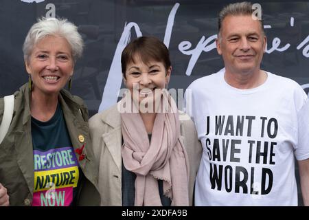 London, Großbritannien. 22. Juni 2024. Zehntausende von Menschen aus einer Koalition von über 150 Organisationen marschieren durch London und fordern mehr Maßnahmen zur Bekämpfung des Verlusts von Lebensräumen und Arten sowie der damit verbundenen Bedrohungen durch den Klimawandel. Quelle: Ron Fassbender/Alamy Live News Stockfoto