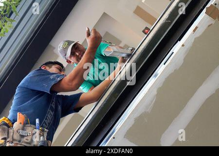 Mexikanische Bauarbeiter beendeten das Innenhaus Stockfoto