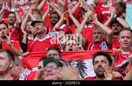 Supporter Austria UEFA EURO 2024 Gruppenspiel zwischen Österreich und Frankreich in der Duesseldorf Arena am 17. Juni 2024 in DŸsseldorf. Vorrundenspiel …sterreich vs Frankreich © diebilderwelt / Alamy Stock Stockfoto