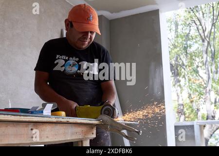 Mexikanische Bauarbeiter beendeten das Innenhaus Stockfoto