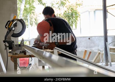 Mexikanische Bauarbeiter beendeten das Innenhaus Stockfoto