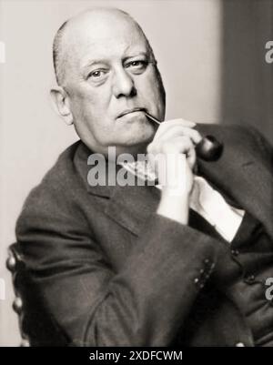 1934 c. , GROSSBRITANNIEN : der britische ALEISTER CROWLEY ( in Edward Alexander Crowley , 1875 - 1947 ) , Satanist , Okkultist , Philosoph , Mystiker , Okkultist Dichter , Reisende und Schriftsteller . Unbekannter Fotograf. - LETTERATURA - LITERATUR - LETTERATO - POETA - POESIA - POETRY - SATANISTA - SATANISMO - OCCULTISMO - OCCULTISTA - OCCULTO - ECCENTRICO - EXCENTRIC - SCRITTORE - LETTERATURA - LITERATUR - LETTERATO - POETA - POESIA - POETRY - OCCULTISMO - OCCULTISTA - OCCULTISTA - PARANORMALE - TEOSOFIA - THEOSOPHIE - FILOSOFIA - PHILOSOPHIE - PHILOSOPH - FILOSOFO - BUDDHA - BUDDIS Stockfoto