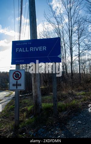 Willkommen beim Fall River Schild auf NS 2 in Nova Scotia, Kanada Stockfoto