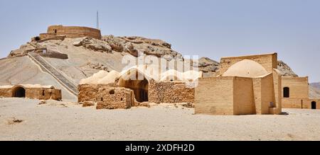 Ein Dakhma, auch bekannt als Turm der Stille, Yazd, iran. Zoroastrischer Friedhof Stockfoto