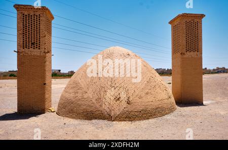 Ein Dakhma, auch bekannt als Turm der Stille, Yazd, iran. Zoroastrischer Friedhof Stockfoto