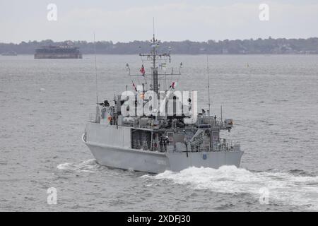 Der ukrainische Minenarbeiter UKS TSCHERNIHIV (M310) geht in den Solent, um sein Versuchsprogramm fortzusetzen Stockfoto