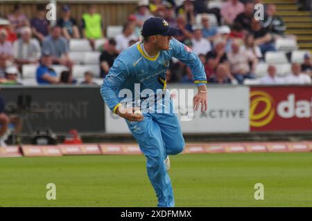 Chester le Street, 21. Juni 2024. Dom Bess kämpfte für Yorkshire Vikings gegen Durham Cricket im T20 Blast in Seat Unique, Chester le Street. Quelle: Colin Edwards Stockfoto