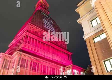 Alcune immagini della Mole Antonelliana illuminata per i 10 anni di Langhe Monferrato Patrimonio dell'UNESCO presso Torino, Italia - Cronaca - Sabato 22 Giugno 2024 - (Foto Giacomo Longo/LaPresse) einige Bilder des Mole Antonelliana beleuchtet zum 10. Jahrestag des UNESCO-Weltkulturerbes Langhe Monferrato nahe Turin, Italien - News - Samstag, 22. Juni 2024 - (Foto Giacomo Longo/LaPresse) Credit: LaPresse/Alamy Live News Stockfoto