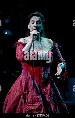 Albeniz Theater, Madrid, Spanien. Juni 2024. Universal Music Festival 2024. Konzert von Dulce Pontes, portugiesischer Fado-Sänger und -Komponist. Quelle: EnriquePSans/Alamy Live News Stockfoto