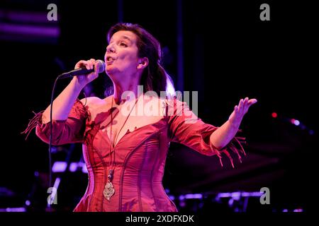 Albeniz Theater, Madrid, Spanien. Juni 2024. Universal Music Festival 2024. Konzert von Dulce Pontes, portugiesischer Fado-Sänger und -Komponist. Quelle: EnriquePSans/Alamy Live News Stockfoto