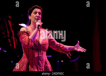 Albeniz Theater, Madrid, Spanien. Juni 2024. Universal Music Festival 2024. Konzert von Dulce Pontes, portugiesischer Fado-Sänger und -Komponist. Quelle: EnriquePSans/Alamy Live News Stockfoto