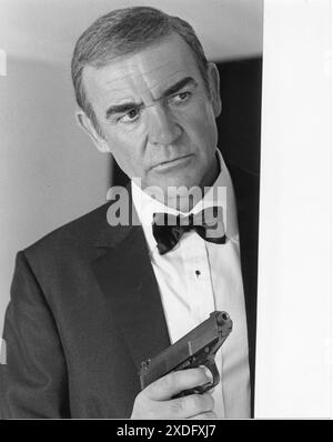 Werbeporträt von SEAN CONNERY als James Bond in NEVER SAY NEVER AGAIN 1983 Regisseur IRVIN KERSHNER Executive Producer KEVIN McCLORY UK/USA/WESTDEUTSCHLAND Talia Film II Productions/Woodcote/Producers Sales Organisation (PSO)/Warner Bros Stockfoto