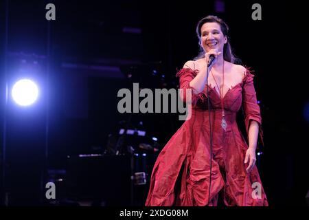 Madrid, Spanien. Juni 2024. Die Sängerin Dulce Pontes tritt am 19. Juni 2024 im Teatro Albeniz auf 2024. Quelle: SIPA USA/Alamy Live News Stockfoto