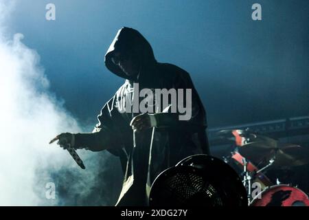 Newport, Isle of Wight, UK 21. Juni 2024 der englische Musiker und Sänger Keith Andrew Palmer ist besser bekannt unter dem Künstlernamen Maxim Reality, der live auf der Bühne mit der elektronischen Band The Prodigy beim Isle of Wight Festival am 21. Juni 2024 auftritt Stockfoto