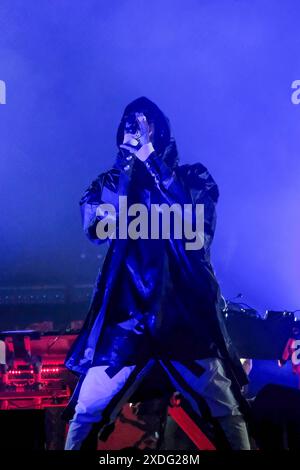 Newport, Isle of Wight, UK 21. Juni 2024 der englische Musiker und Sänger Keith Andrew Palmer ist besser bekannt unter dem Künstlernamen Maxim Reality, der live auf der Bühne mit der elektronischen Band The Prodigy beim Isle of Wight Festival am 21. Juni 2024 auftritt Stockfoto
