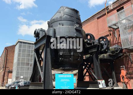 Bessemer konvertiert Stahl machen Ofen bei Kelham Island Industriemuseum in Sheffield England UK Stockfoto