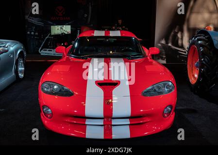 Der 1998 Dodge Viper GTS ist ein legendärer US-amerikanischer Sportwagen, der für sein aggressives Design und seine hohe Leistung bekannt ist und von einem 8,0-Liter-V10-Motor pro angetrieben wird Stockfoto