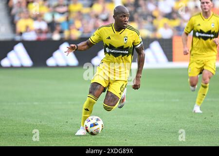 Columbus, Ohio, USA. Juni 2024. Darlington Nagbe, Mittelfeldspieler der Columbus Crew (6), dribbelt den Ball gegen Sporting Kansas City in ihrem Spiel in Columbus, Ohio. Brent Clark/Cal Sport Media/Alamy Live News Stockfoto