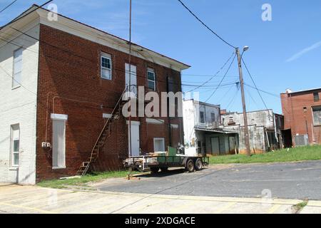 Alte Backsteingebäude am Stadtrand von Chase City, VA, USA Stockfoto