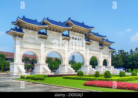 Fantastischer Blick auf das Tor der Großen Frömmigkeit am Liberty Square in Taipei, Taiwan. Stockfoto