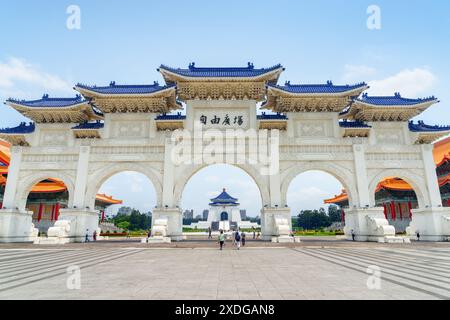 Fantastischer Blick auf das Tor der Großen Frömmigkeit am Liberty Square in Taipei, Taiwan. Stockfoto