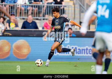 Chester, Pennsylvania, USA. Juni 2024. Philadelphia Union Mittelfeldspieler Quinn Sullivan (33) tritt den Ball in der ersten Hälfte eines MLS-Spiels gegen Charlotte FC im Subaru Park in Chester, Pennsylvania. Kyle Rodden/CSM/Alamy Live News Stockfoto