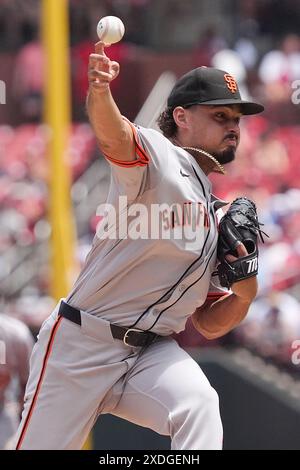 Jordan Hicks, der den Startkrug der San Francisco Giants startet, liefert den St. Louis Cardinals im ersten Inning im Busch Stadium in St. Louis am Samstag, den 22. Juni 2024, ein Pitch. Foto: Bill Greenblatt/UPI Credit: UPI/Alamy Live News Stockfoto