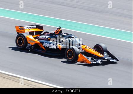22. Juni 2024 Monterey, CA, USA Arrow McLaren SP-Fahrer Pato O'Ward (5), der während des Firestone Grand Prix von Monterey IndyCar Practice 2 auf dem WeatherTech Raceway Laguna Seca Monterey, CA Thurman James/CSM in Kurve eins von Mexiko eintaucht Stockfoto
