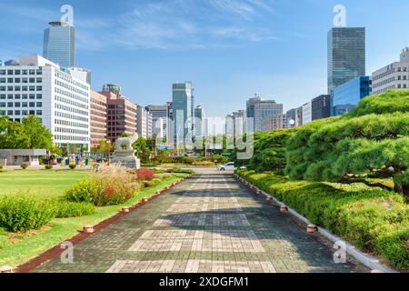 Seoul, Südkorea - 14. Oktober 2017: Fantastischer Blick auf Wolkenkratzer und andere moderne Gebäude von Yeouido. Stockfoto