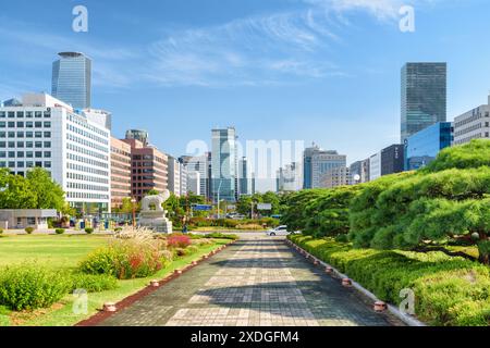 Seoul, Südkorea - 14. Oktober 2017: Fantastischer Blick auf Wolkenkratzer und andere moderne Gebäude von Yeouido. Stockfoto