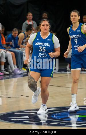 Minneapolis, Minnesota, USA. Juni 2024. Minnesota Lynx Stürmer ALISSA PILI #35 während eines WNBA-Spiels zwischen den Minnesota Lynx und den Phoenix Mercury im Target Center gewann der Lynx 73:60. (Kreditbild: © Steven Garcia/ZUMA Press Wire) NUR REDAKTIONELLE VERWENDUNG! Nicht für kommerzielle ZWECKE! Stockfoto