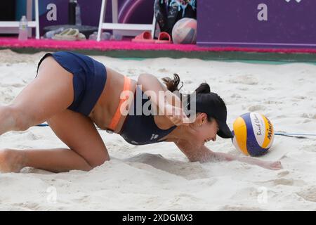 22. Juni 2024, Tlaxcala, Ciudad de Mexico, Mexiko: Susana Torres Nummer 2 des Teams Mexiko tritt beim Viertelfinalspiel der Frauen des NORCECA 2024 Beach Volleyball Olympic Qualification Turnier gegen das Team Costa Rica an. Team Mexiko besiegt Team Costa Rica mit 2 Sätzen zu 0. Am 22. Juni 2024 in Tlaxcala, Mexiko. (Kreditbild: © Essene Hernandez/OKULARIS via ZUMA Press Wire) NUR REDAKTIONELLE VERWENDUNG! Nicht für kommerzielle ZWECKE! Stockfoto