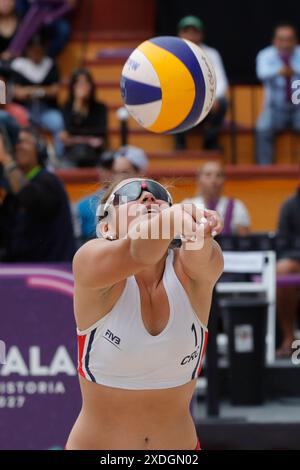 22. Juni 2024, Tlaxcala, Ciudad de Mexico, Mexiko: Ximena NuÃ±EZ Nummer 1 des Teams Costa Rica tritt im Viertelfinale der Frauen des NORCECA 2024 Beach Volleyball Olympic Qualification Turnier gegen das Team Mexiko an. Team Mexiko besiegt Team Costa Rica mit 2 Sätzen zu 0. Am 22. Juni 2024 in Tlaxcala, Mexiko. (Kreditbild: © Essene Hernandez/OKULARIS via ZUMA Press Wire) NUR REDAKTIONELLE VERWENDUNG! Nicht für kommerzielle ZWECKE! Stockfoto