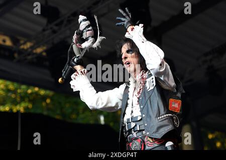 Alice Cooper live bei einem Konzert seiner 'Too Close for Comfort'-Tour auf der Waldbühne. Northeim, 22.06.2024 Stockfoto