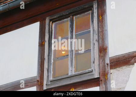 Blick am Sonnabend 22.06.2024 in der vier-Tore-Stadt Neubrandenburg Mecklenburgische Seenplatte auf das Wiekhaus Nr. 55. Die historischen Gebäude in der Stadtmauer prägen seit Jahrhunderten das Stadtbild. So hatte in den zurückliegenden Jahren auch die Zeit ihre Spuren an den Bauwerken hinterlassen. Infolge hat die Stadt immer wieder große Anstrengungen unternommen, um die Zeitzeugen zu erhalten. Nach dem Jahr 2022 die Sanierung am Wiekhaus Nr. 13 abgeschlossen wurde steht nun die Modernisierung des Wiekhauses 55 an. Dazu liegt bei der Stadt seit Frühjahr 2024 ein Zuwendungsbescheid des Min Stockfoto