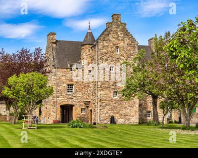 10. Mai 2024: Jedburgh, Borders, Schottland – Mary Queen of Scots House, die 1566 von der Königin benutzt wurde. Stockfoto