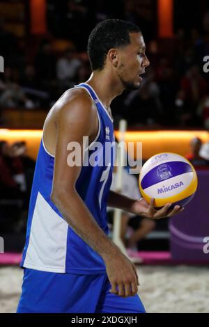 22. Juni 2024, Tlaxcala, Ciudad de Mexico, Mexiko: Hayerling Goris Nummer 1 des Teams Republica Dominicana tritt beim Viertelfinalspiel der Männer des NORCECA 2024 Beach Volleyball Olympic Qualification Turnier gegen Team Mexico an. Das Team Mexiko besiegt das Team Republica Dominicana mit 2 Sätzen zu 1. Am 22. Juni 2024 in Tlaxcala, Mexiko. (Kreditbild: © Essene Hernandez/OKULARIS via ZUMA Press Wire) NUR REDAKTIONELLE VERWENDUNG! Nicht für kommerzielle ZWECKE! Stockfoto